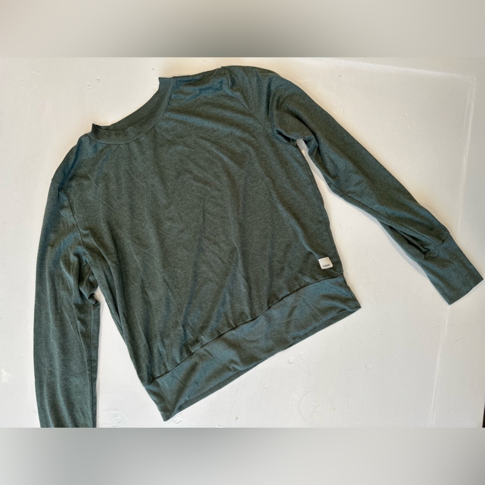 Green long sleeve Vuori